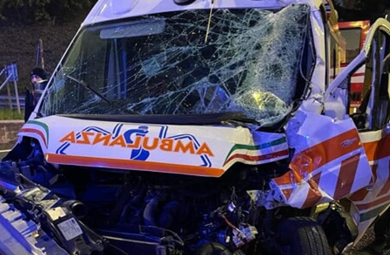 Incidente autobus ambulanza Tangenziale Napoli