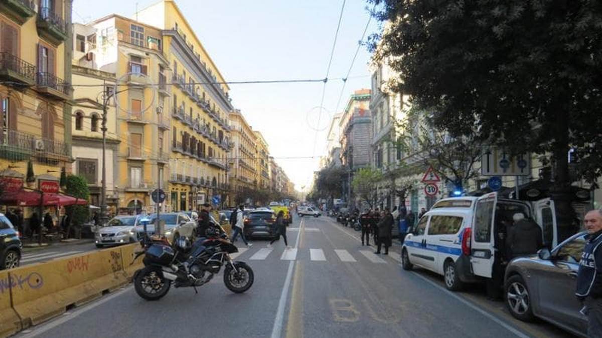 anziano travolto ucciso auto scorta indagato carabiniere napoli