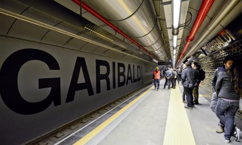 Piazza Garibaldi uomo investito morto treno