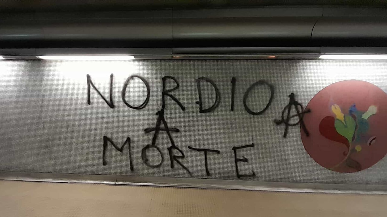 nordio morte scritta stazione napoli