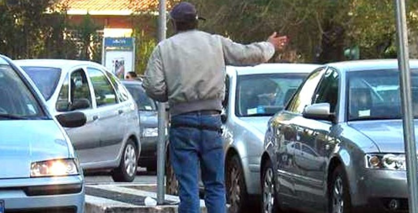 Napoli arrestato parcheggiatore abusivo