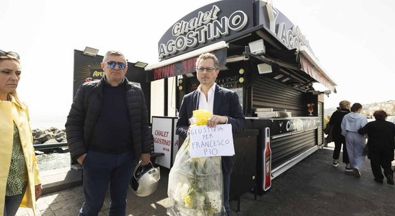 Francesco borrelli aggredito minacciato napoli corona fiori francesco pio maimone