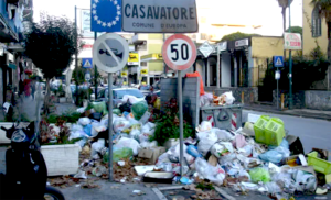 Casavatore - appalti per la gestione dei rifiuti - rifiuti per strada