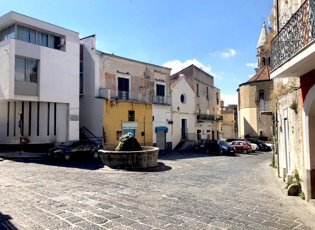 Sant'Anastasia centro storico piazza Trivio