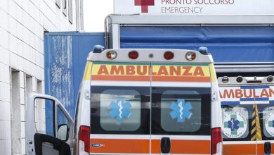 Incidente Napoli automobilista ferito