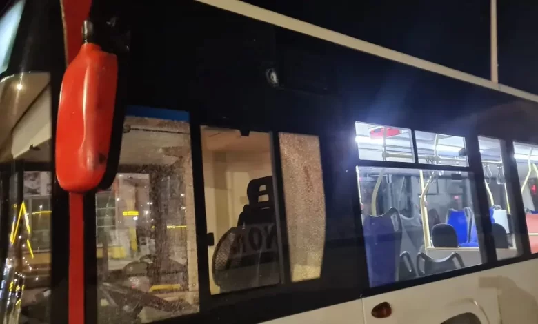 napoli distruggono bus mazze