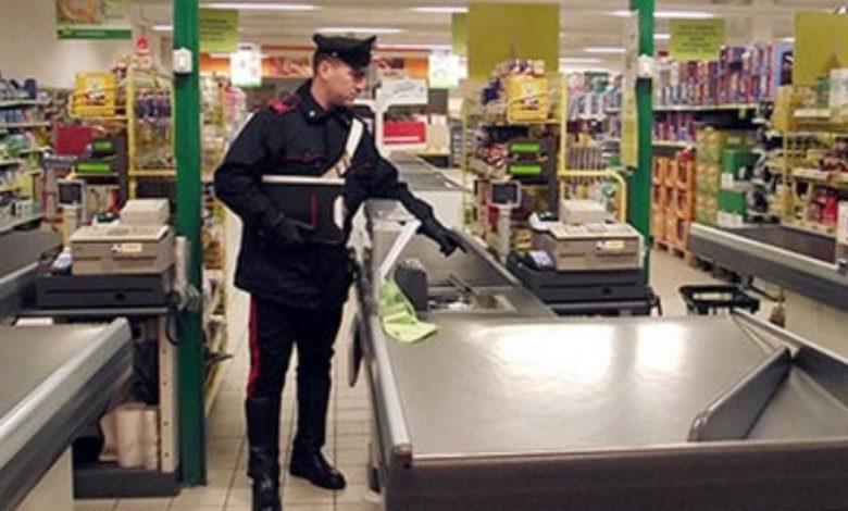 rapina supermercato napoli dipendenti imbavagliati sequestrati cosa è successo 18 marzo