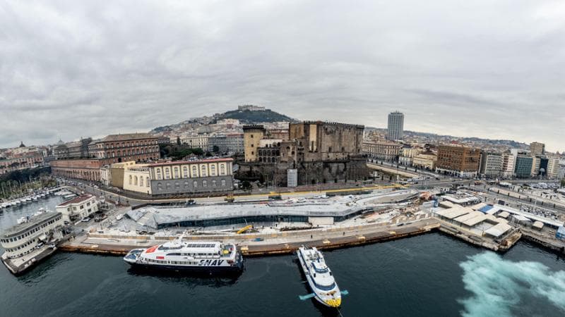 Napoli nave urta contro Molo Beverello feriti