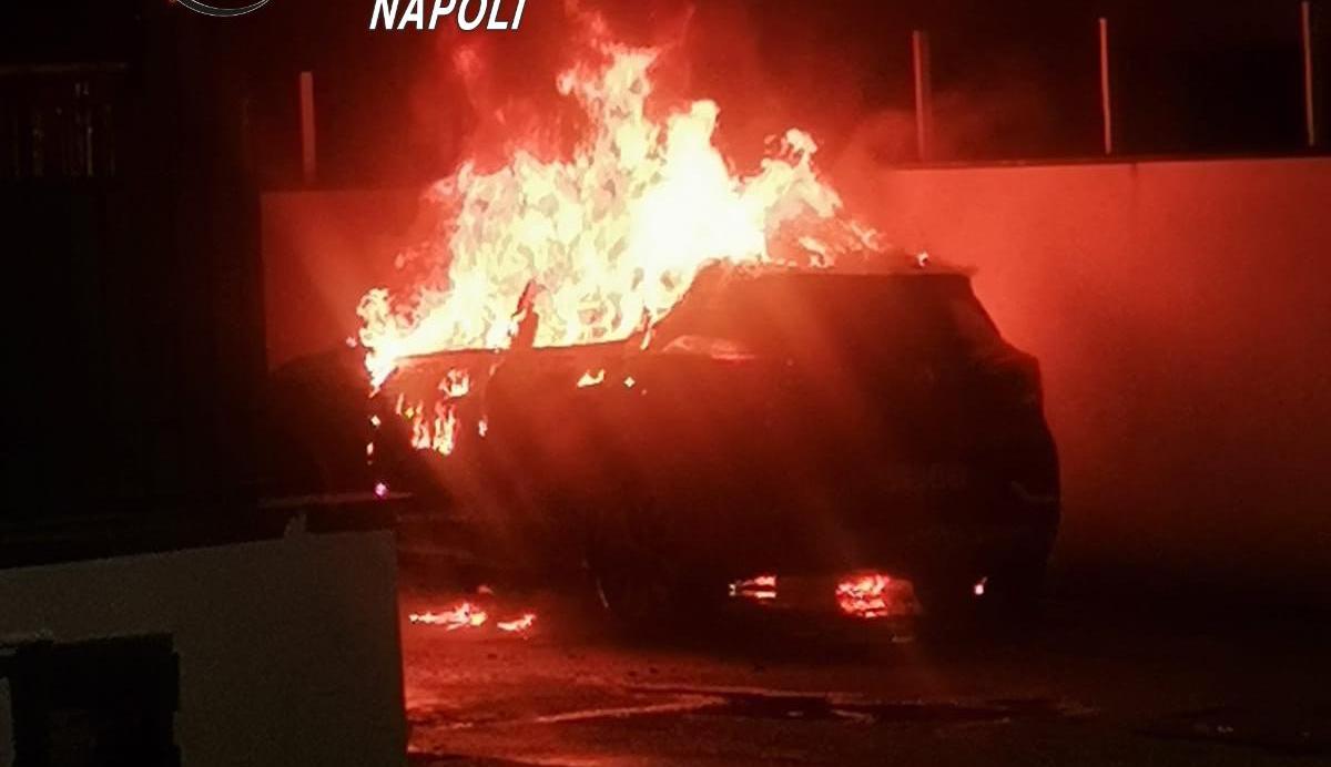 Incendio Roccarainola auto distrutta fiamme notte 3 maggio