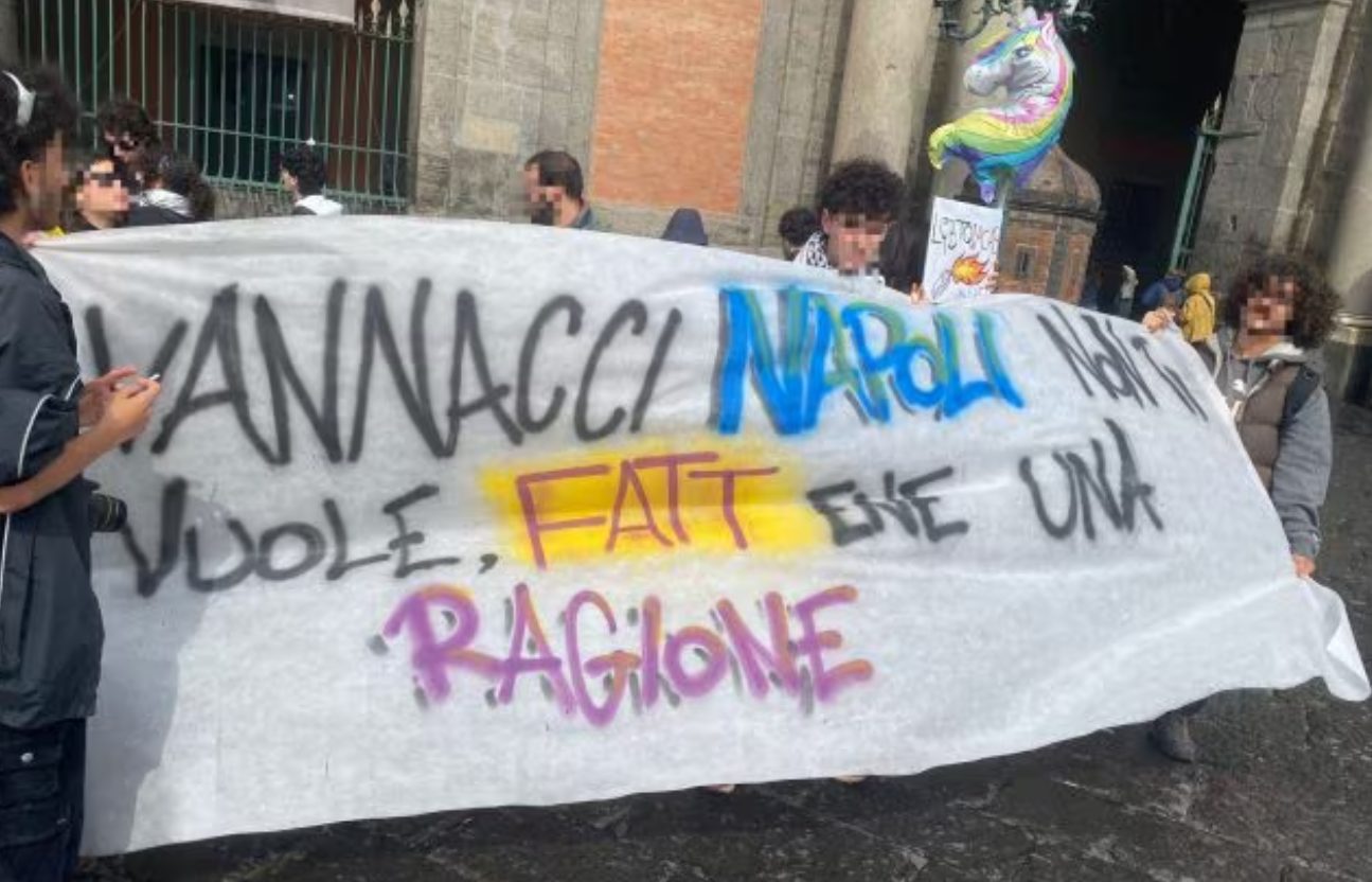 Vannacci Napoli scontri attivisti Polizia