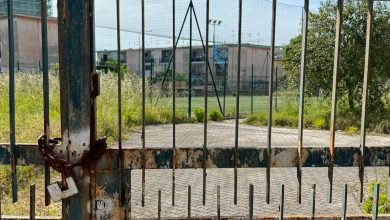 Napoli, scoperto falso custode e venditore abusivo di alimenti in un campo di calcio