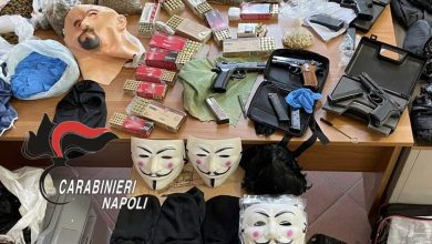 Maschere V Vendetta Breaking Bad sequestrate Napoli rapine